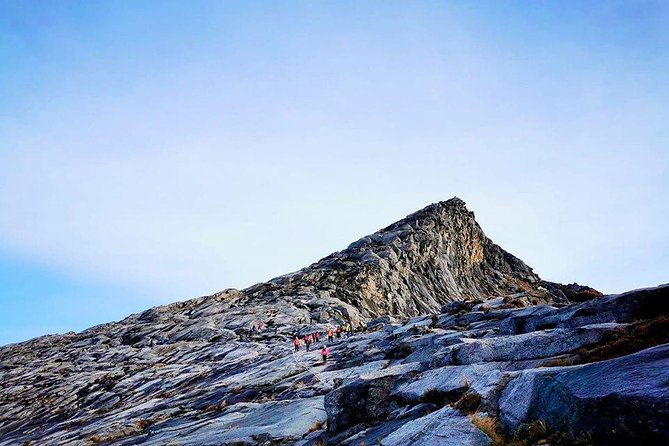 2D1N Mount Kinabalu Climbing - The descent, park shuttle, Balsam Cafe lunch, and your certificate