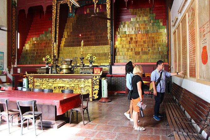 4-Hour Georgetown Food Tour - Walking past Chinese clan houses, and how settlement changes what ends up on plates