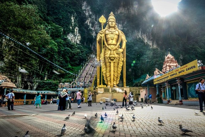 Batu Caves & Malaysian Handicraft Tour: Pewter & Batik Experience - What to wear and pack so Batu Caves feels fun, not stressful