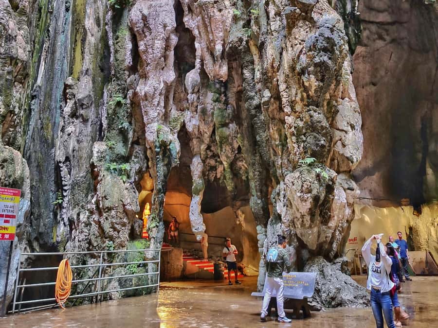 Best of Kuala Lumpur Tour with KL Tower & Batu Caves - Drive Past Botanical Gardens and Bird Park, Then National Monument