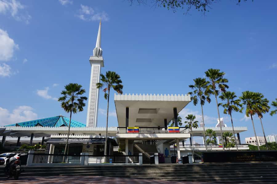 Best of Kuala Lumpur Tour with KL Tower & Batu Caves - Petronas Twin Towers Observation Desk: City Views Without the Guesswork