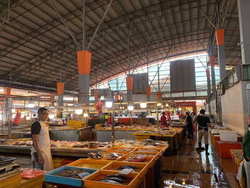 Best of Kuching: Heritage & Kampong Bike Tour - Getting started at Paradesa Borneo, bikes, and the safety rhythm