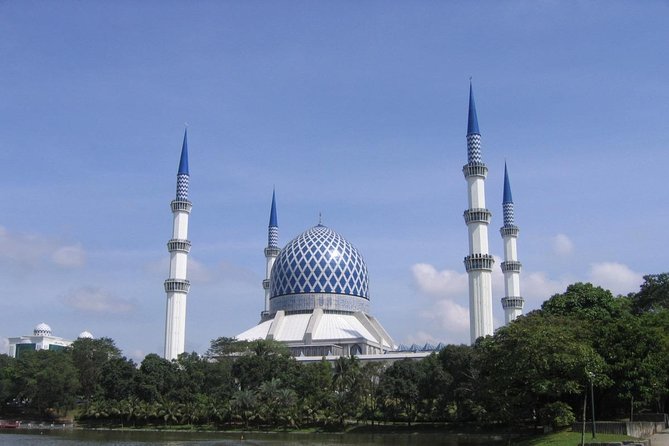 Blue Mosque And Batu Caves Tour - Driver and guidance: what you can expect from an English-speaking escort