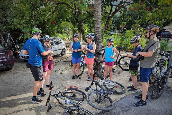 Countryside Cycling Tour. T1.0 by Matahari - The lunch stop in or near the rice fields is more than a break