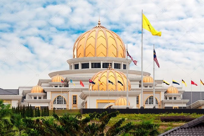 Day Trip frm Port Klang: Kuala Lumpur Famous Landmarks with Lunch - Merdeka Square and Colonial-Era Landmarks: Independence Square in Context