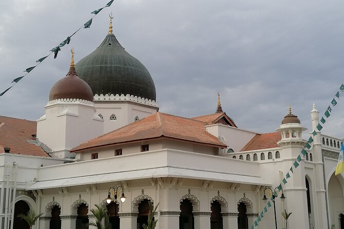 Flexible George Town half day tour - Stop 4: Pulau Tikus temple area, reclining Buddha and dragon-adorned Thai Theravada art
