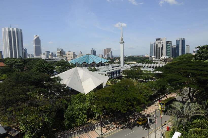 From Kuala Lumpur: Batu Caves Cultural Temple Tour - Batu Caves: the 272 steps, Lord Murugan, and Cathedral Cave