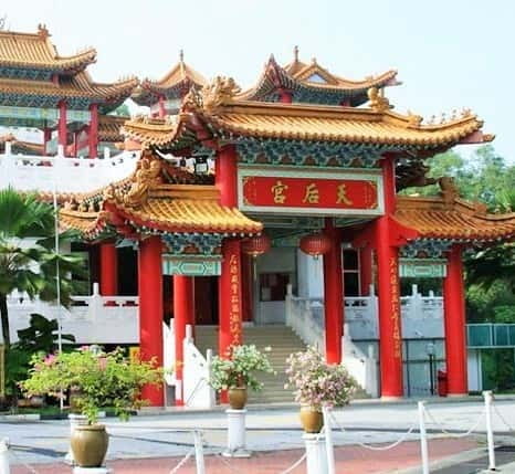 From Kuala Lumpur: Crab Island Tour with Seafood Lunch - Return to Kuala Lumpur: KL photo stops that finish the day strong