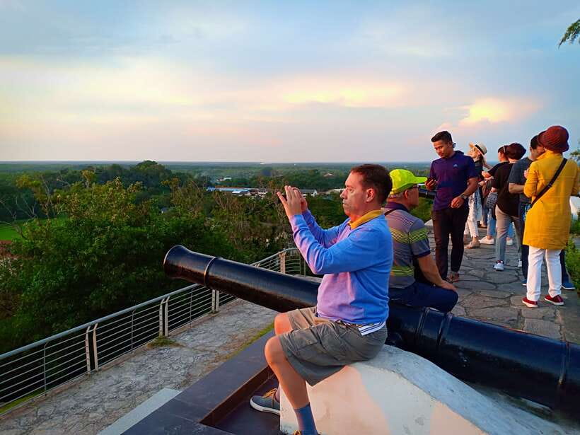 From Kuala Lumpur: Fireflies Tour and Seafood Dinner - Should You Book This Kuala Selangor Fireflies and Seafood Day Trip?