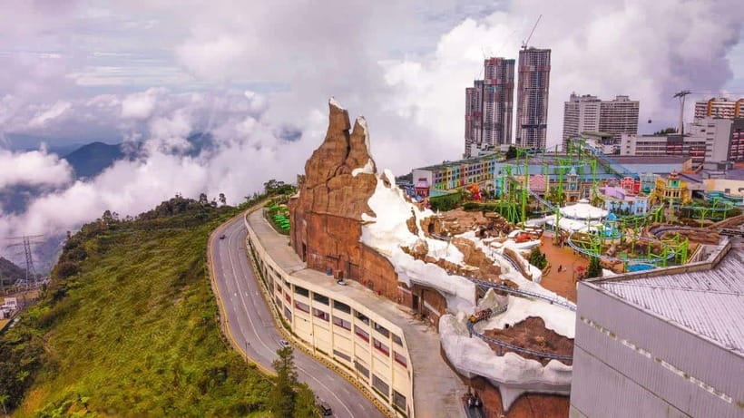 From Kuala Lumpur: Genting Highlands Day Tour & Gondola Ride - Enter Batu Caves first, then ride up into mountain air