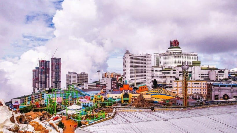 From Kuala Lumpur: Genting Highlands Day Tour & Gondola Ride - The van ride to Genting Highlands: why a scheduled drive matters