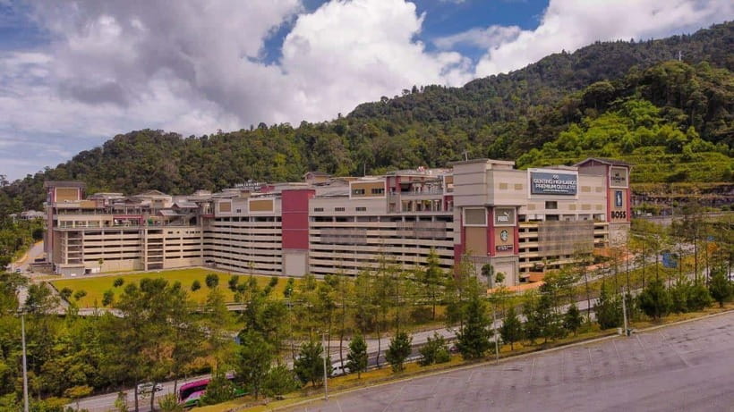 From Kuala Lumpur: Genting Highlands Day Tour & Gondola Ride - Shopping at Genting premium outlets: value and decision-making