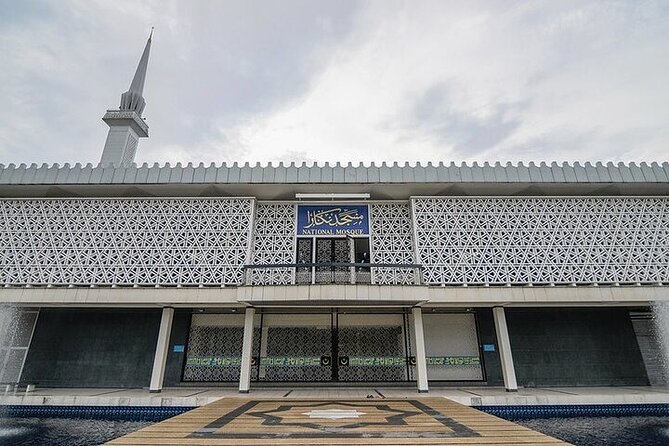 Full Day Kuala Lumpur City Tour with Petronas Twin Tower Tickets - Royal Selangor Visitor Centre: a free, low-pressure education break