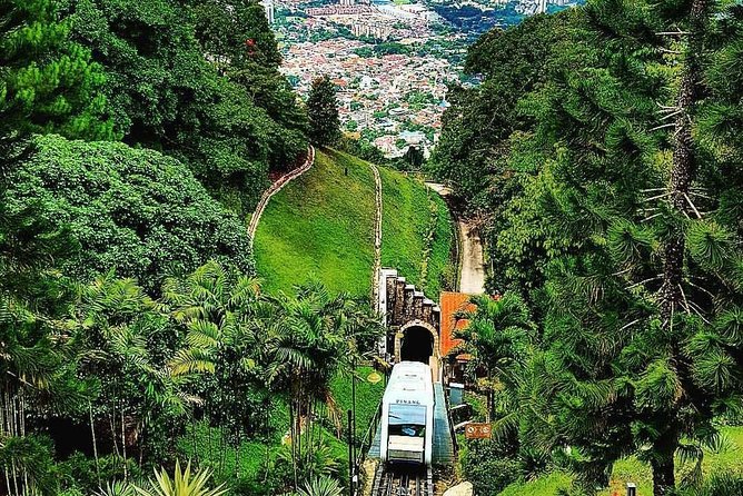 Full Day - Penang Tour Including Penang Hill Tickets (Fast Lane) & Lunch - George Town UNESCO streets and the Fort Cornwallis photo stop