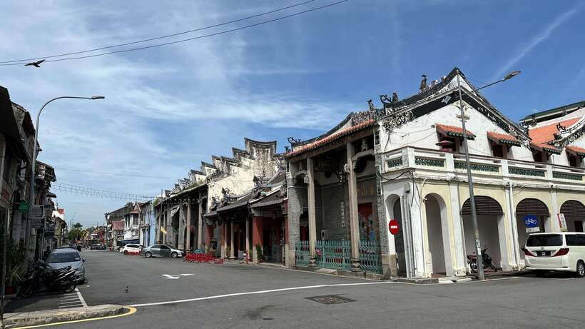 George Town: Heritage Walking Tour with Street Food Tasting - Why George Town’s heritage walk makes sense in 4 hours