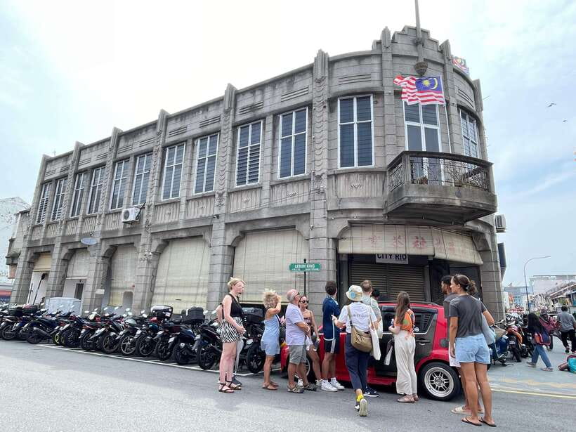 George Town: Heritage Walking Tour with Street Food Tasting - Colonial anchors: Queen Victoria Memorial Clock Tower and the Esplanade