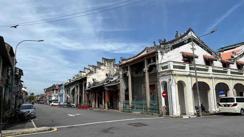 George Town: Heritage Walking Tour with Street Food Tasting - St. George’s Church and Anglican history in Southeast Asia