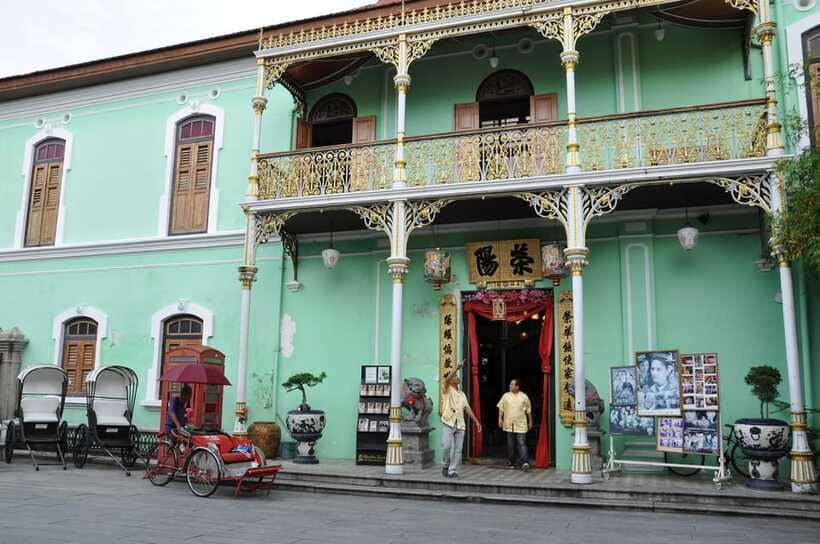 George Town: Private Half-Day Historical City Tour - Standing Buddha, Panca Rupa, and Coin-Luck at the Fountain