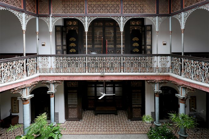 Guided Tour of Cheong Fatt Tze's Blue Mansion in George Town - Getting to the meeting point on Lebuh Leith
