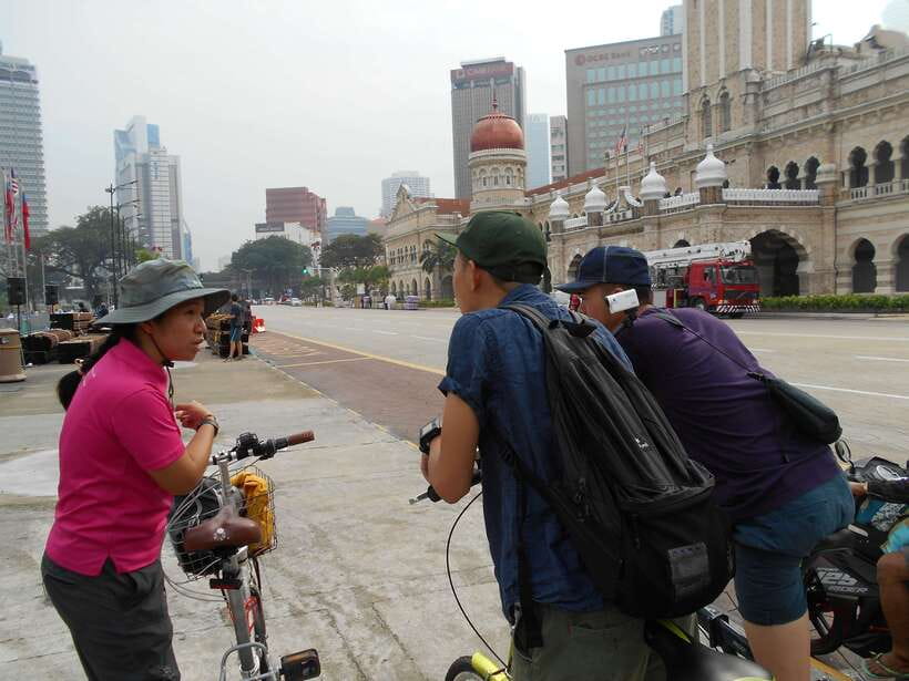 Hidden Kuala Lumpur: 4-Hour Bike Tour - Why the Start Area Matters: City Gallery to Sultan Abdul Samad and Petaling Street