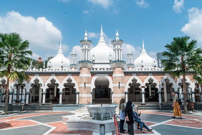 Historical Malacca Day Tour from Kuala Lumpur - Jonker Street: Where Your History Stops Become Real Shopping and Snacks