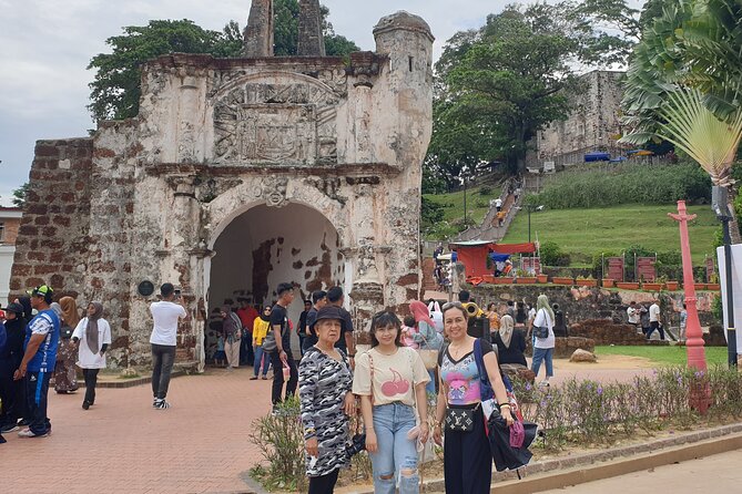 Histrotical Day Tour In Melacca - Stop 1: A Famosa Fort, Quick Photos and an Easy First Win
