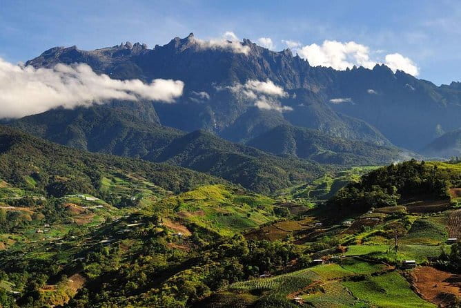 Kinabalu National Park Tour - Kundasang break time: cooling off between major stops