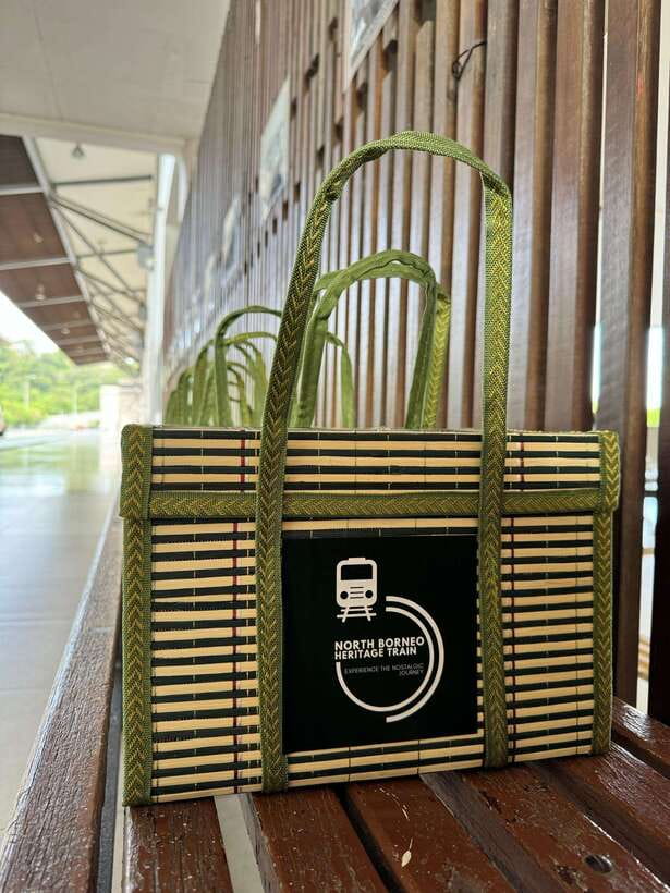 Kota Kinabalu, Sabah: North Borneo Heritage Train - Onboard henna: small activity, big payoff