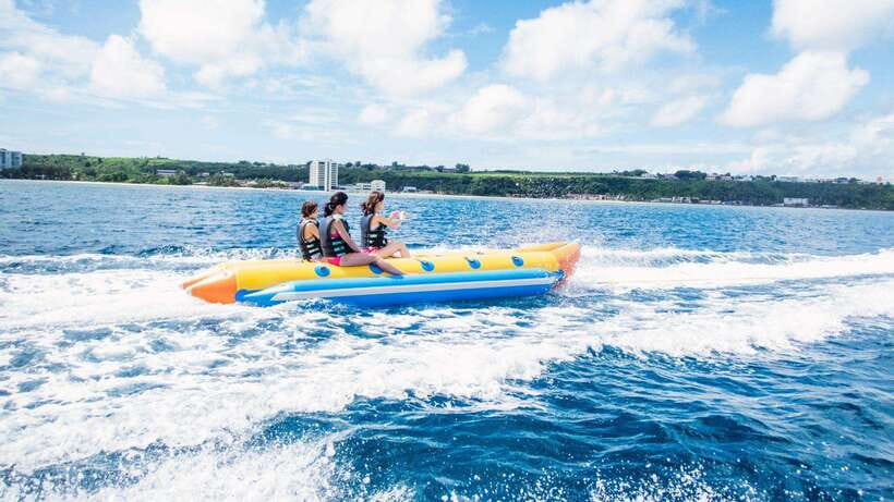 Kota Kinabalu: Snorkeling & Island Hopping Sapi & Manukan - The midday break, buffet lunch and a beachside picnic setup