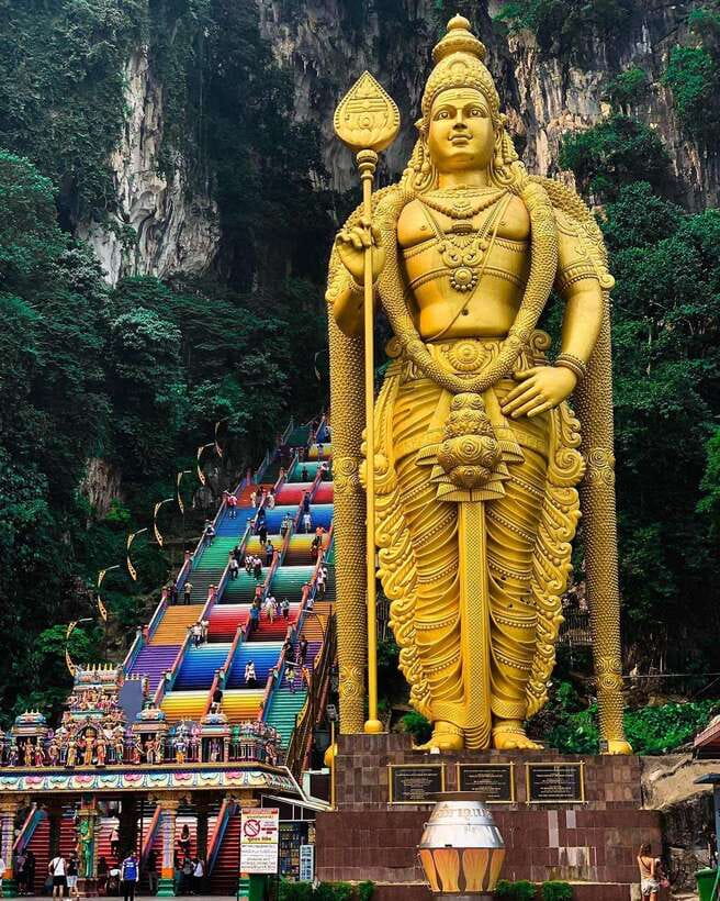 Kuala Lumpur : Batu Caves Private Tour - Entering the caves: what to look for on the way up