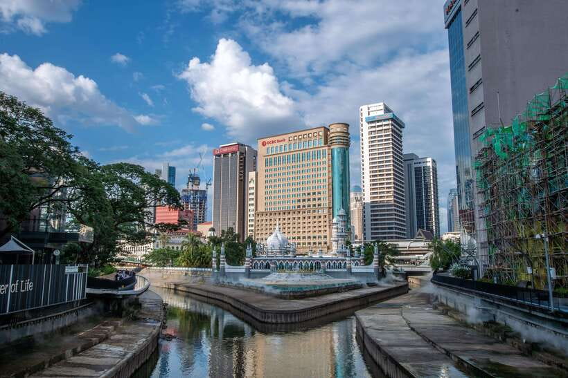 Kuala Lumpur: City Tour & Batu Caves Combo - Petronas Twin Towers: what you can do in 20 minutes