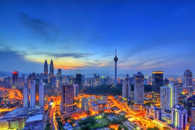 Kuala Lumpur City Tour with 21 Attraction (Private) - Jadi Batek Gallery: watching batik become art in front of you