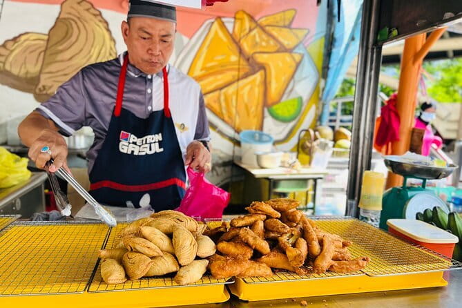 Kuala Lumpur Food Tour with 12+ Authentic Dishes & Local Secrets - Breakfast in Old Town, Plus the Nasi Lemak Warm-Up