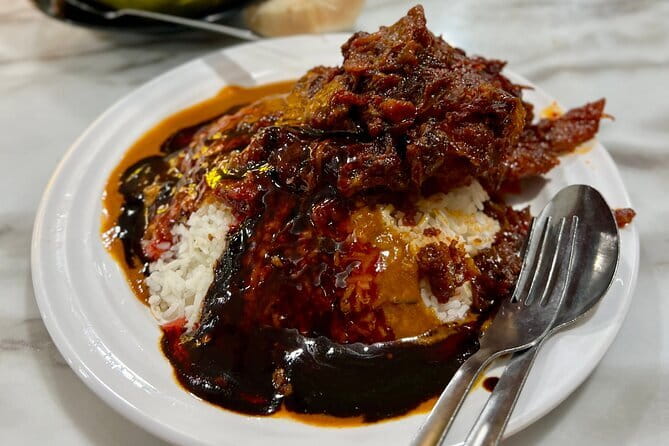 Kuala Lumpur Food Tour with 12+ Authentic Dishes & Local Secrets - Petaling Street Hawker Energy, Roti Canai, Tea, and Chinatown Atmosphere