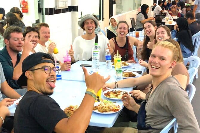 Kuala Lumpur Food Tour with 12+ Authentic Dishes & Local Secrets - Inside a Chinese Temple Stop, Then Moving to Noodles and Curry Variations