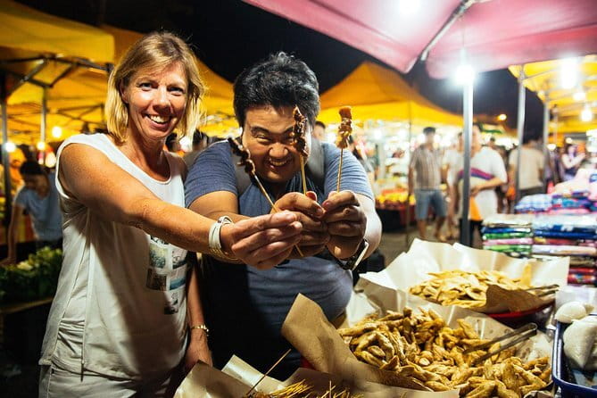 Kuala Lumpur Food Tour with 12+ Authentic Dishes & Local Secrets - Central Market Break, Where Cendol and Custard Tart Make a Lot of Sense