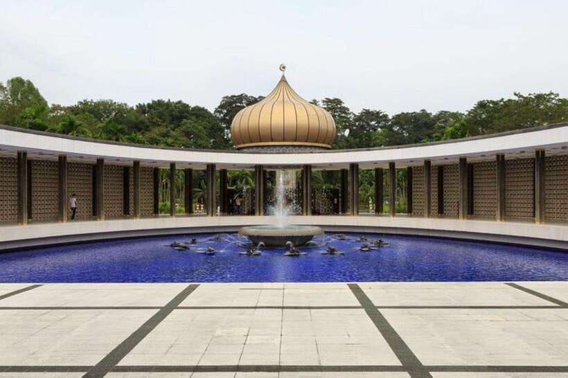Kuala Lumpur: Full-Day Private City Highlights Tour - Petronas Twin Towers: what to expect and how to handle tickets