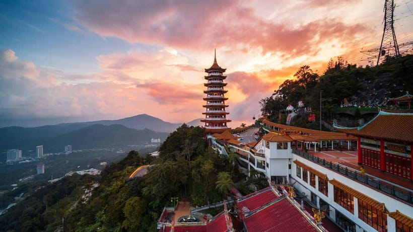 Kuala Lumpur: Genting Highlands Tour with Awana Cable Car - Awana SkyWay cable car: jungle canopy views with a built-in pause