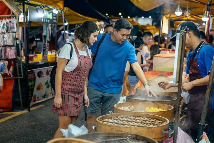 Kuala Lumpur: Local Street Food Night Tour - Getting Oriented: LOT 10, a 150-Minute Rhythm, and Comfortable Walking