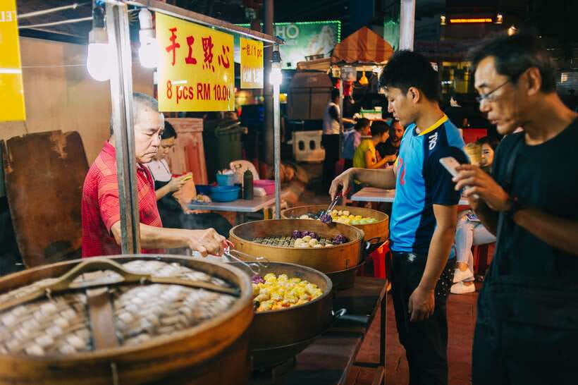 Kuala Lumpur: Local Street Food Night Tour - Mamak SK Corner: Paper Dosa, Coconut or Curry Style Sauces, and Teh Tarik