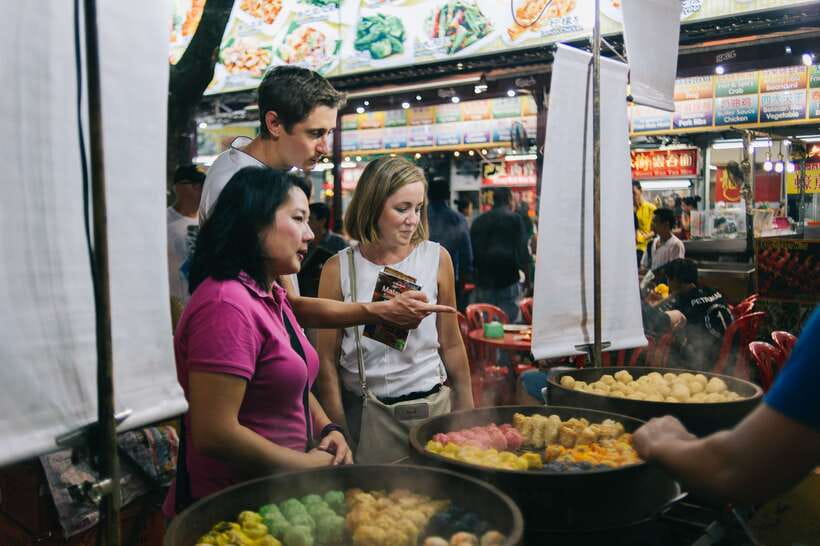 Kuala Lumpur: Local Street Food Night Tour - The Private Guide Factor: Stories, Q&A, and Taste Adjustments