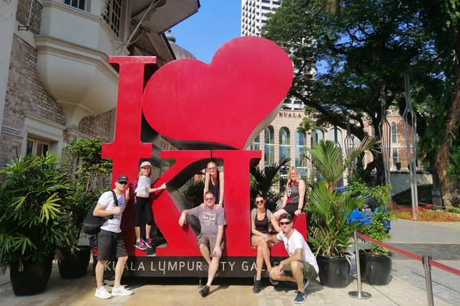 Kuala Lumpur Must-See Landmarks with Professional Tour Guide - Merdeka Square: Independence Square and KL’s Loud First Impressions