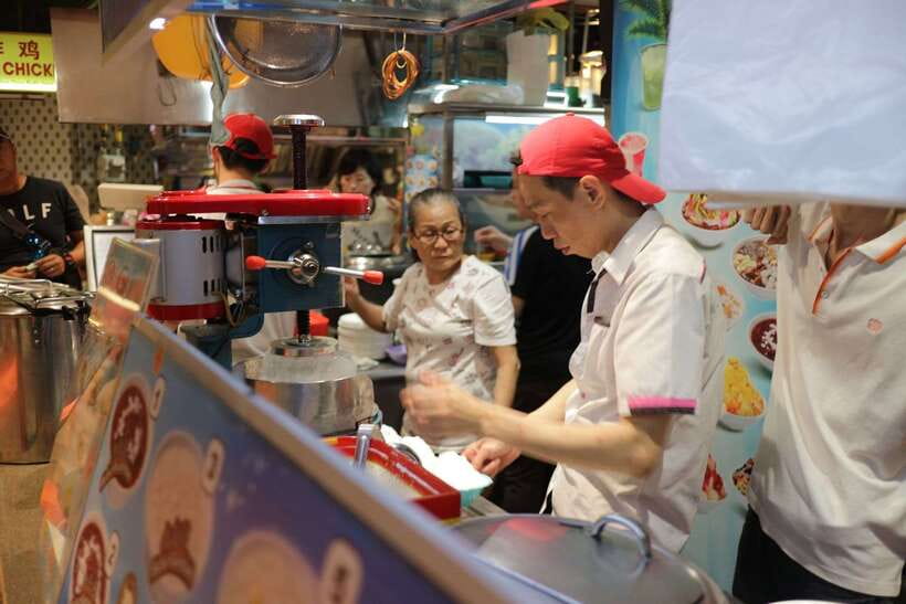Kuala Lumpur: Nightlife Street Food Tour with 6 Tastings - Roti canai and old-school soup stops for real flavor variety