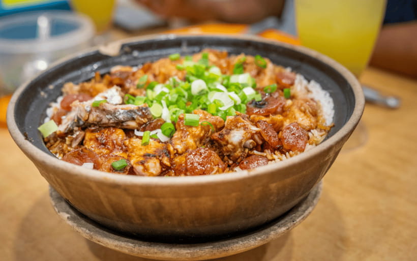 Kuala Lumpur: Nightlife Street Food Tour with 6 Tastings - Claypot Chicken Rice at a charcoal-fired spot, then the tea tasting reset