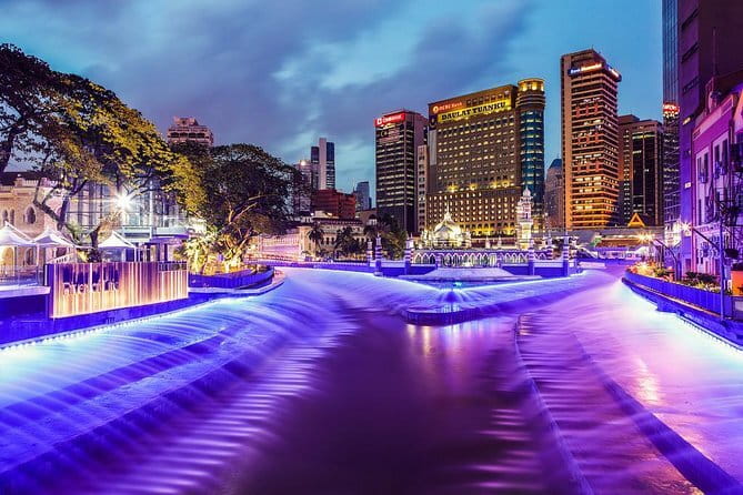 Kuala Lumpur: Nightlife Walking Tour with Local Guide - Jalan Alor street food market: where your nose does the leading