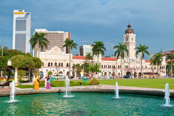 Kuala Lumpur Notable Landmarks & City Highlights Tour - Lake-to-luxury feel at KLCC Park, plus a royal exterior break