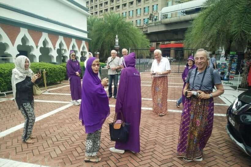 Kuala Lumpur: Private custom walking tour with a local guide - Why a private Kuala Lumpur walking tour is the easiest way to get oriented
