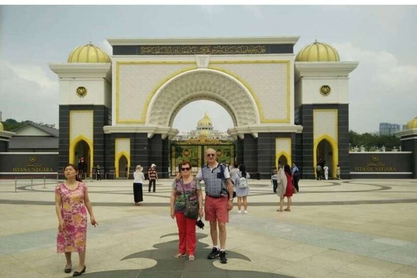 Kuala Lumpur: Private custom walking tour with a local guide - What you can customize, including museum time and photo stops