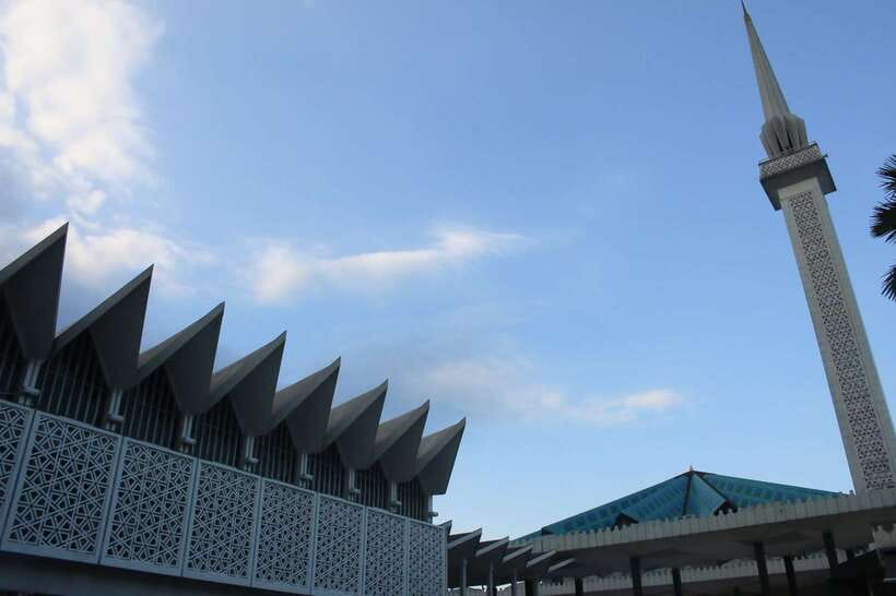 Kuala Lumpur: Private Half-Day City Tour - Golden Triangle drive-by, then Beryl’s Chocolate Kingdom for a tasty reset