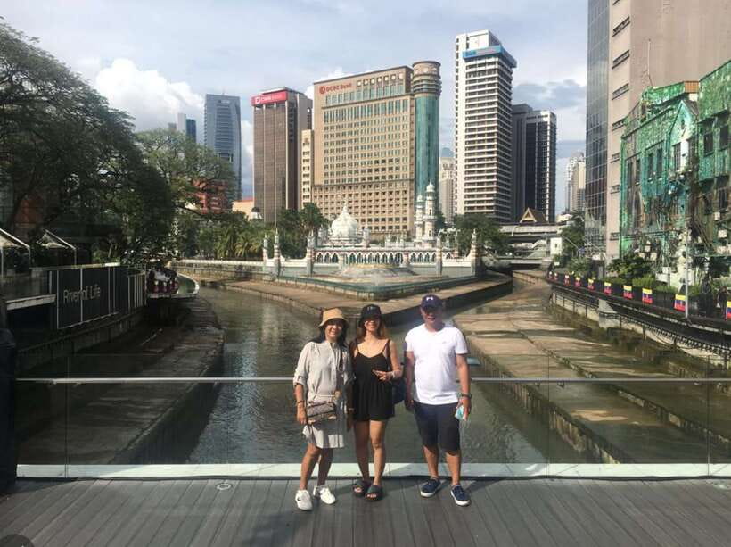 Kuala Lumpur: Private Sightseeing Tour with Pickup - National Monument: the World War II and Emergency memory stop